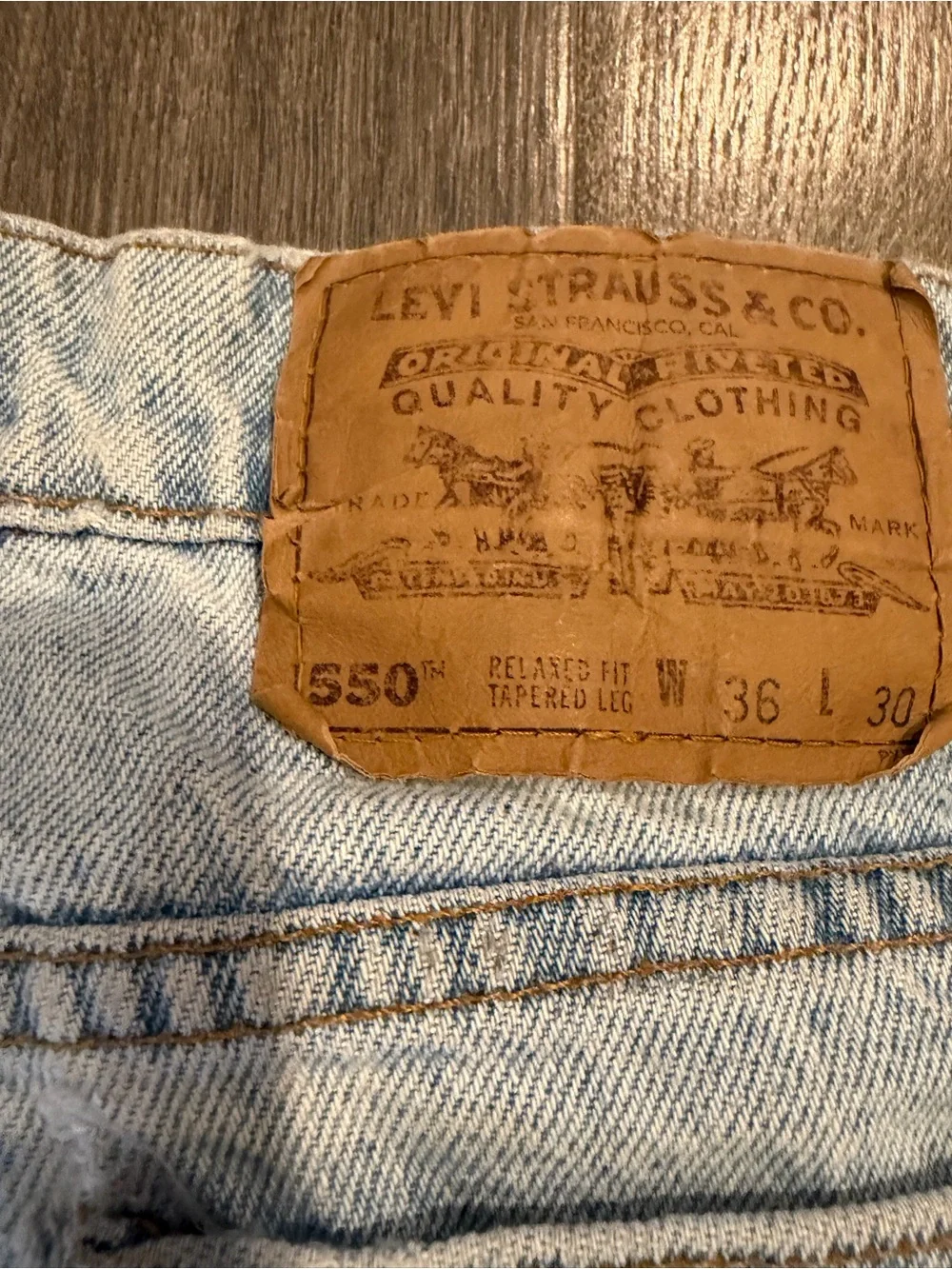Vintage Levis 550 Relaxed Fit Tapered Leg Jeans Mens 36x30 Light Wash Blue 90s